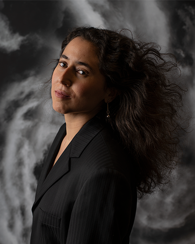 Retrato de la artista a cargo de Farah Al Qasimi, 2022. Cortesía de la artista, High Line y Audemars Piguet.